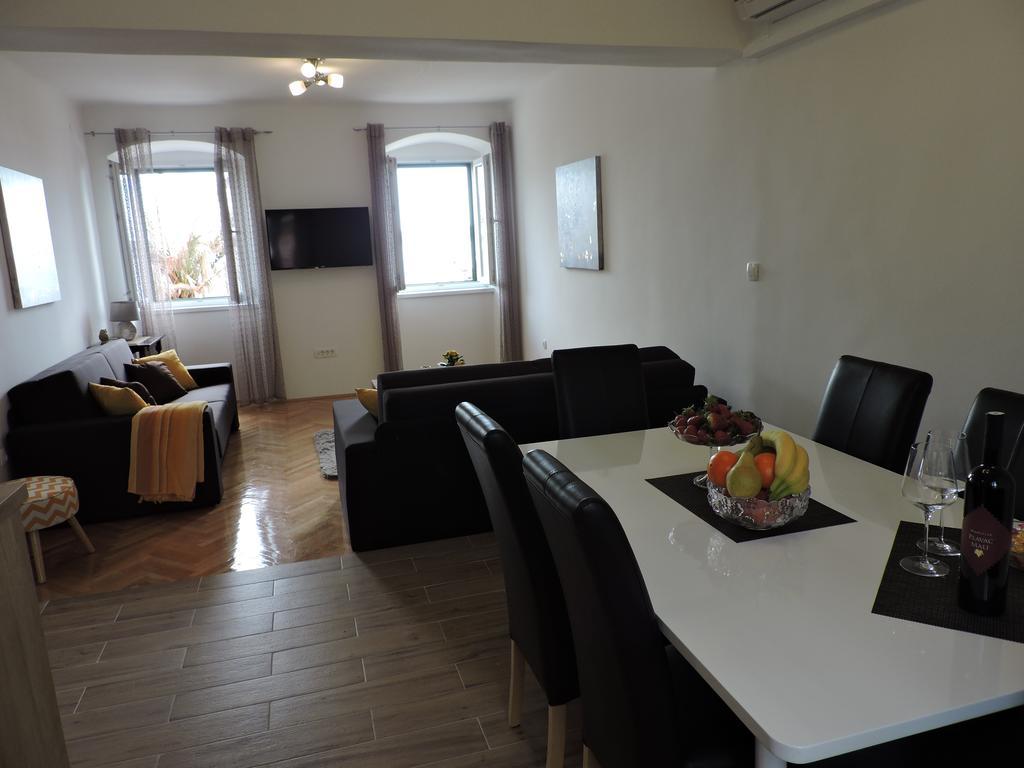 Apartments Nina Riva Каштела Экстерьер фото