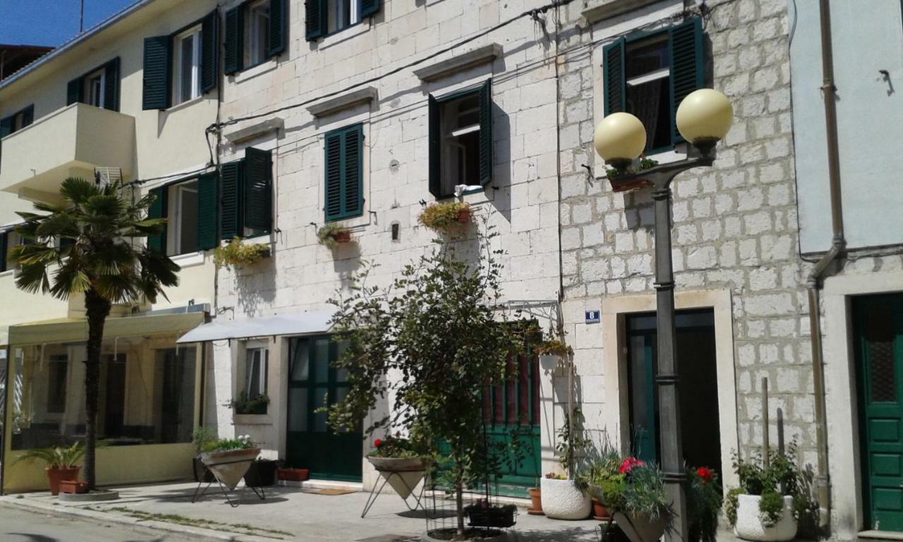 Apartments Nina Riva Каштела Экстерьер фото